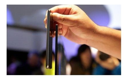 Simmetrik dizayna malik smartfon təqdim olunub