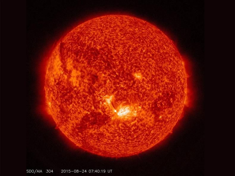 NASA Günəşdəki partlayışın şəklini çəkib