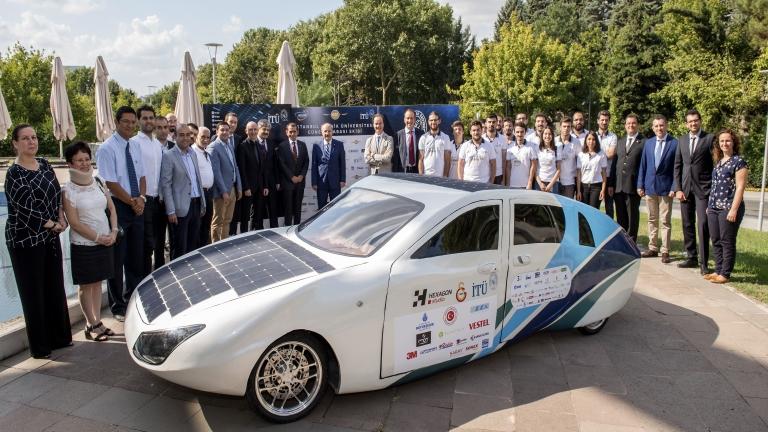 Günəş enerjisi ilə işləyən ilk avtomobil təqdim olundu