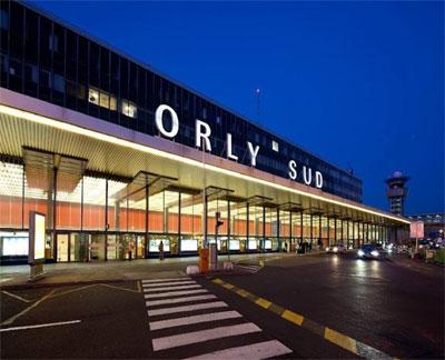 Aeroportda kompüterdə nasazlıq uçuşları təxirə salıb