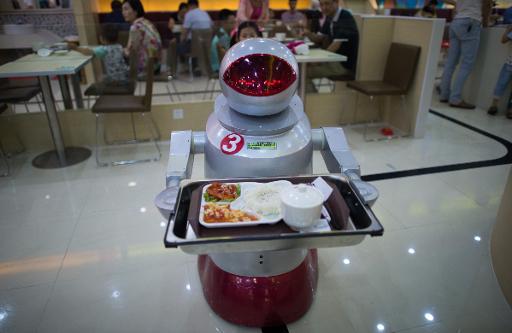 Robot ofisiantların çalışdığı restoranlar bağlanıb 