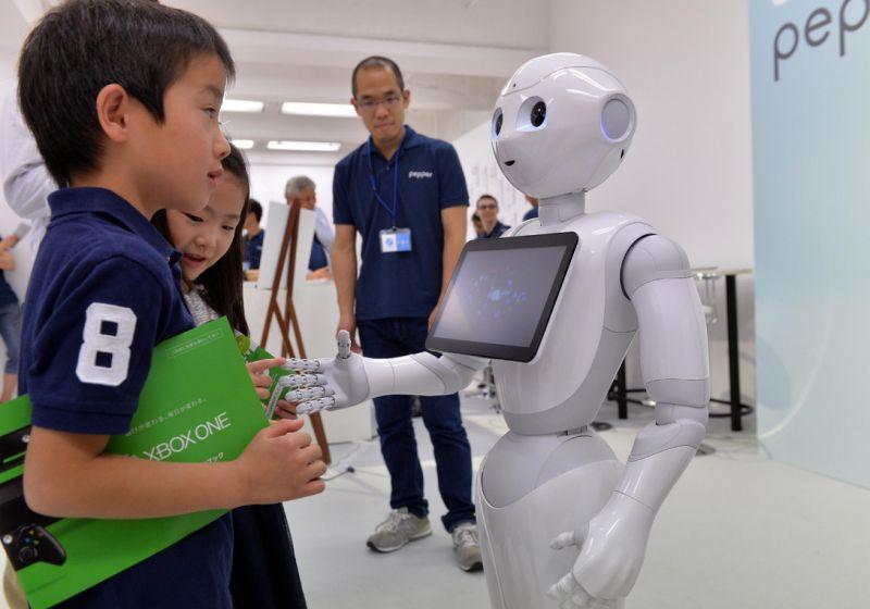 Robot dünyada ilk dəfə orta məktəbə daxil olub 