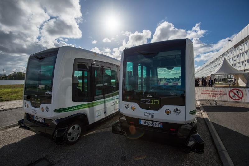 Dünyanın ilk  sürücüsüz elektrik avtobusları