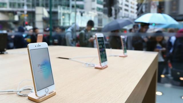 Apple 78 milyondan çox iPhone satıb
