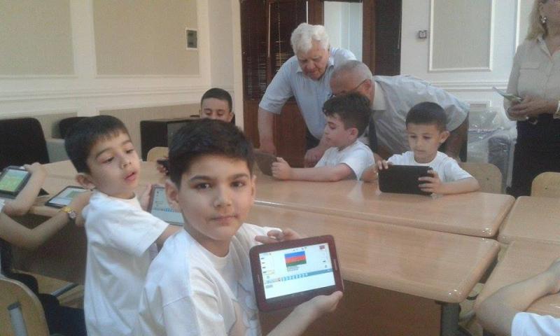 1-ci siniflər yeni proqramlaşdırma dili öyrənib-Foto