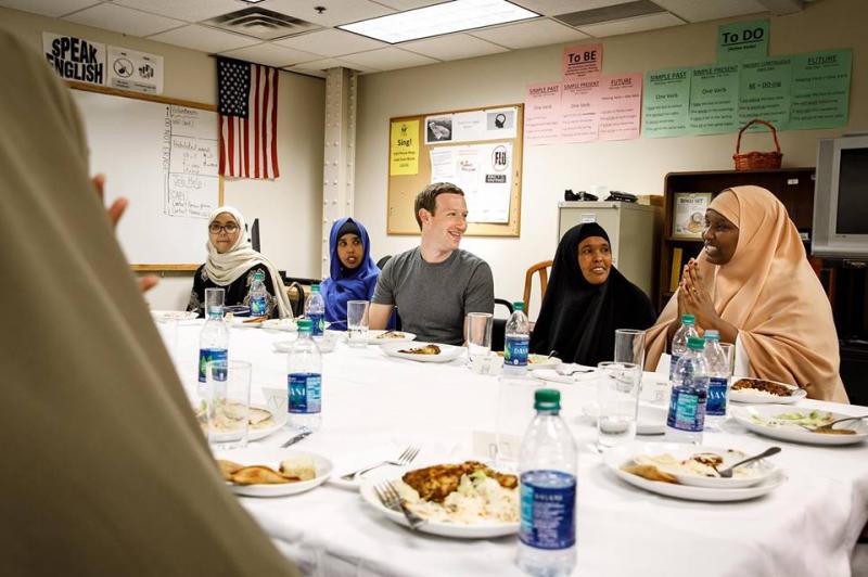 Mark Zuckerberg ilk dəfə iftara qatılıb