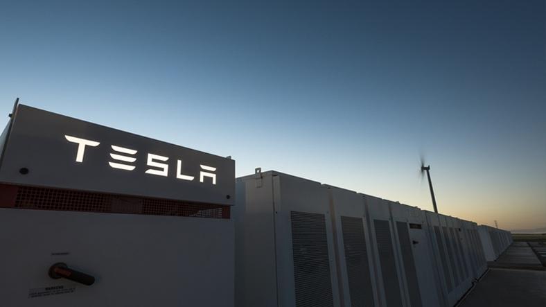 Tesla avtomobillərinə Grok süni intellektini inteqrasiya edəcək