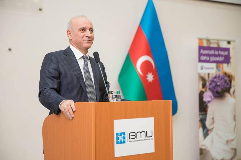 Azercell-in prezidenti tələbələrlə görüşüb-Foto