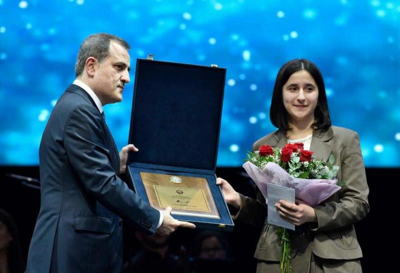 Reyhana Prezident mükafatı verildi 