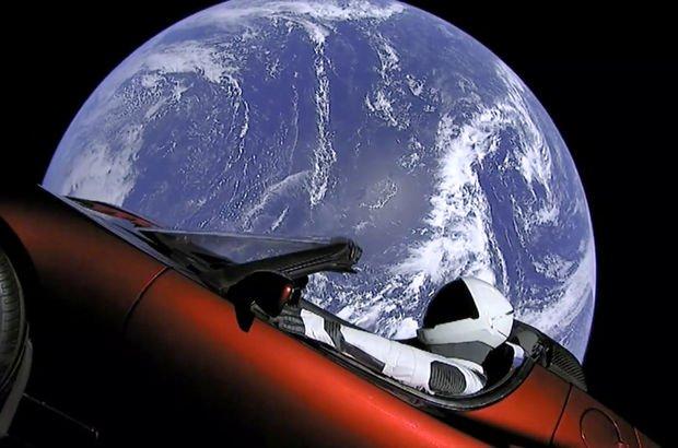  Roadster avtomobili orbitə daxil olub 