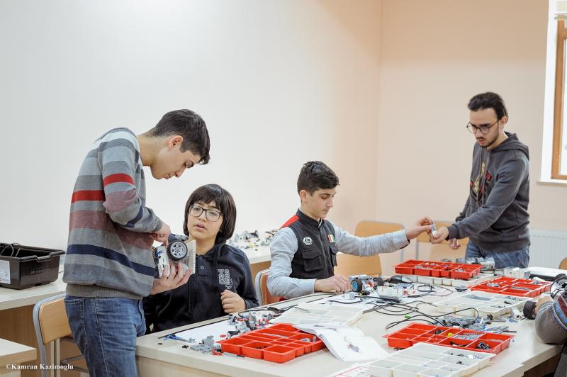 Robototexnika olimpiadasına hazırlıqlar necə gedir?-Foto