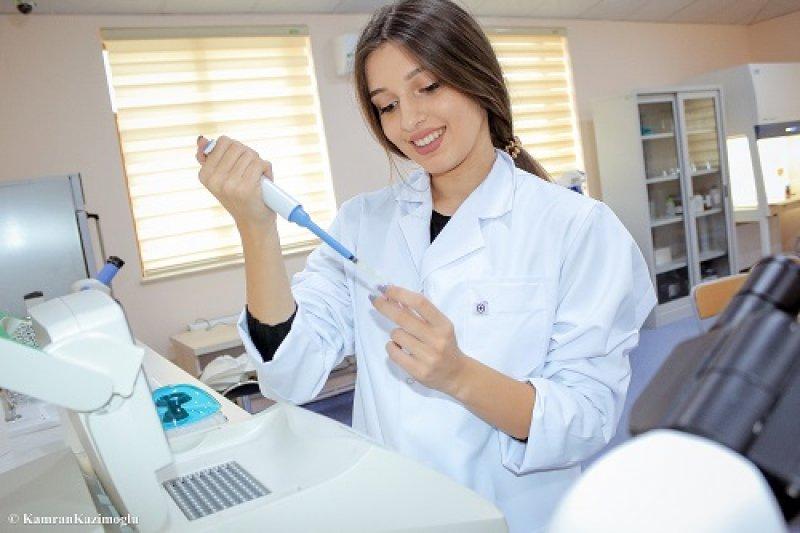 Qərb Universiteti tələbələrini işlə təmin edir
