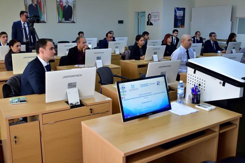 Elektron hesablaşmaların idarə olunması mövzusunda təlim keçirilib