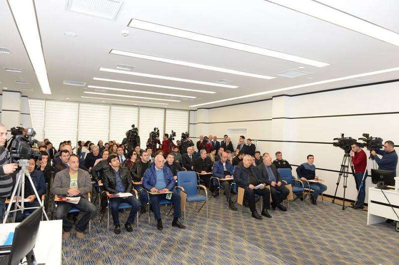 Yeni məkanda keçirilən ilk hərracda 5 elektron sifariş verilib