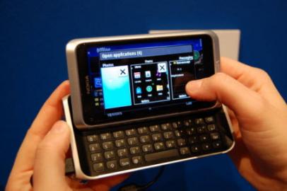 Nokianın yeni modeli-E7