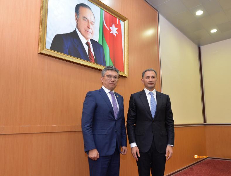 Nazir Rəşad Nəbiyev Qazaxıstanın ticarət və inteqrasiya naziri Baxıt  Sultanovla görüşüb