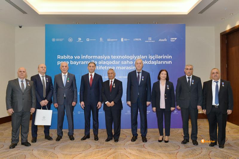 Təltif olunan rabitə və informasiya texnologiyaları sahəsi işçilərinə  dövlət mükafatları təqdim edilib
