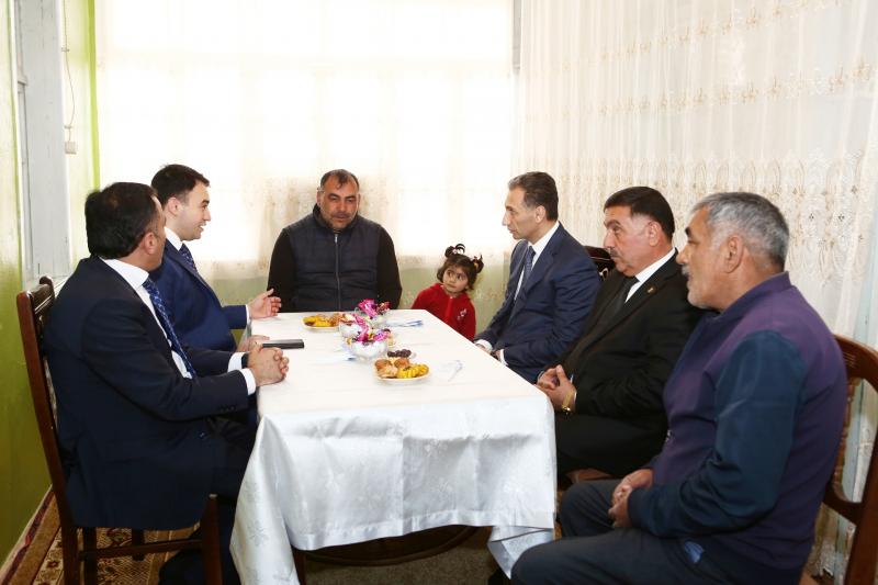 Nazir Rəşad Nəbiyev Sabirabadda şəhid və qazi ailələrini ziyarət edib