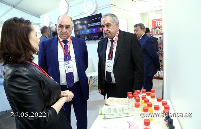 AMEA rəhbərliyi “Teknofest Azərbaycan” festivalında xüsusi pavilyona baxış keçirib