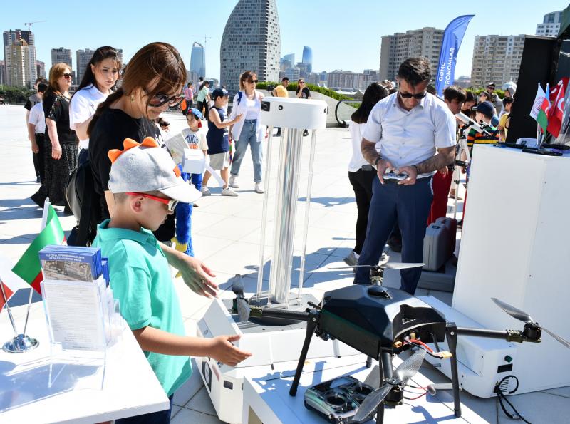 Yüksək Texnologiyalar Parkı “Uşaq festivalı”nda innovativ məhsullar nümayiş etdirib