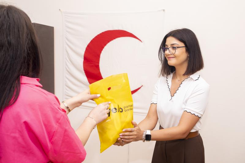  Yelo Bank aztəminatlı vətəndaşlarla bayramlaşdı