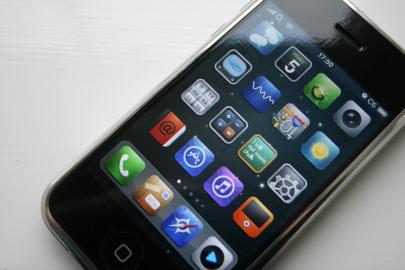 Almaniyada məmurlara “iPhone”dan istifadə qadağan edilib
