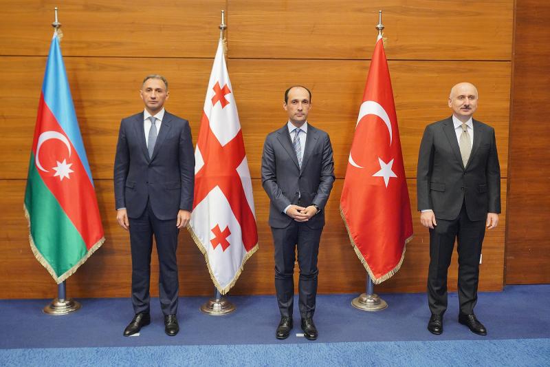 Azərbaycan, Türkiyə və Gürcüstanın nəqliyyat sahəsi üzrə məsul nazirlərinin üçtərəfli görüşü keçirilib   