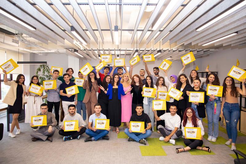 Yelo Bank-ın təşkil etdiyi yay təlim proqramı başa çatdı   