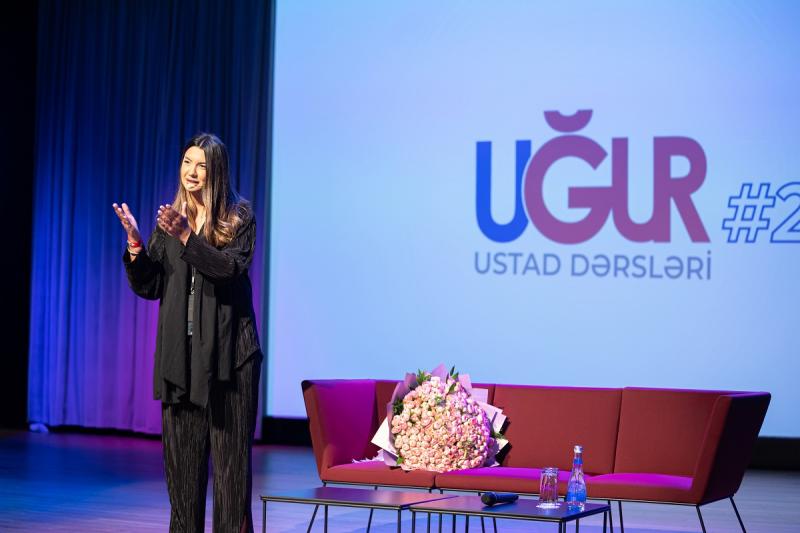 Türkiyəli jurnalist Fulya Öztürk şəhid ailələrinin üzvləri ilə görüşüb