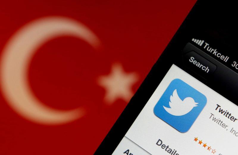 Türkiyədə Twitter uğrunda "vuruşma"