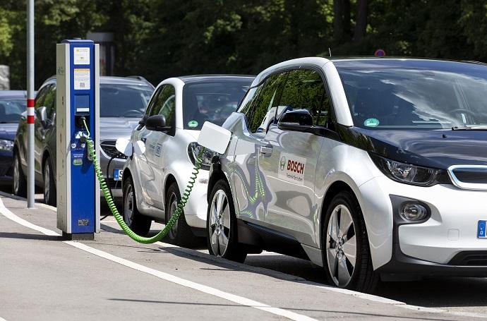 Azərbaycan elektromobil idxalını 9 dəfədən çox artırıb