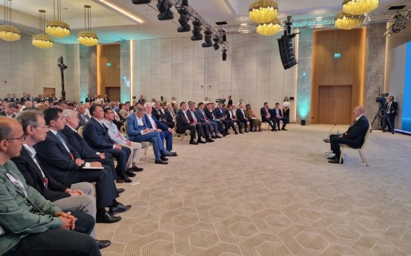 "Sosial media və ənənəvi KİV-lər məsələlərdən xəbərdar olmaqda mənə kömək edir"