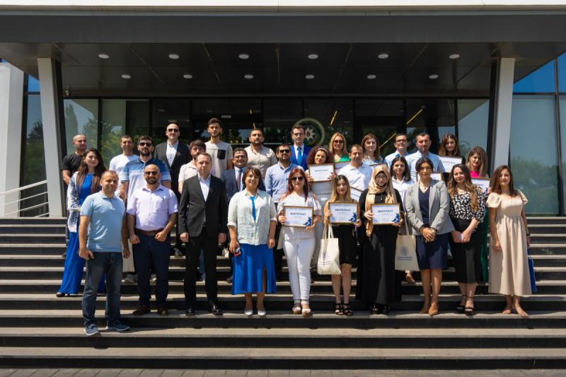 Jurnalıstlərə “Rəqəmsal Savadlılıq” təliminin sertifikatları təqdim olunub