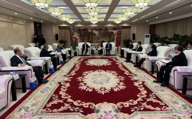 Çində Azərbaycanın azad edilmiş ərazilərində günəş elektrik stansiyasının inşası müzakirə edilib