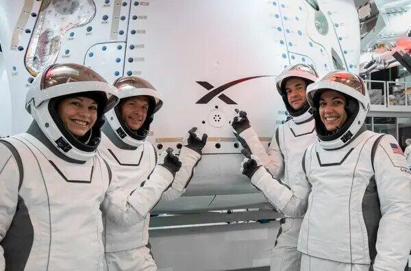 “SpaceX”in pilotlu kosmik missiyası təxirə salınıb
