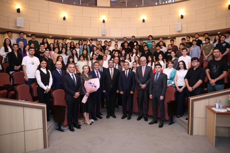 Bakı Ali Neft Məktəbində “Master Technology Transfer Program”ına həsr olunmuş tədbir keçirilib