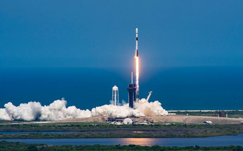 “Starlink” internet peyklərinin yeni qrupu orbitə çıxarılıb