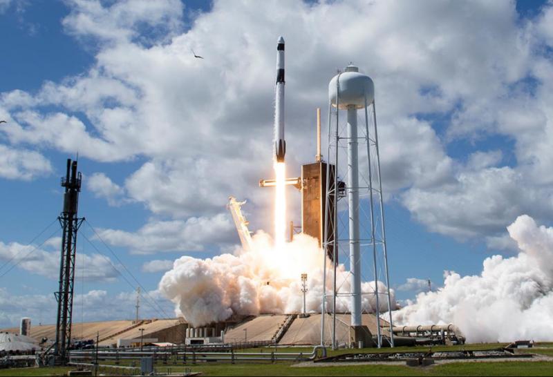 “SpaceX” internet peyklərinin 200-cü qrupunu orbitə çıxarıb