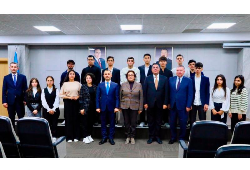 “Elm və texnologiya” təqaüdünə layiq görülmüş tələbələrlə görüş keçirilib