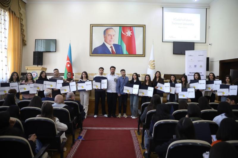 “Code Academy” layihəsini bitirən tələbələrin “Məzun günü” keçirilib