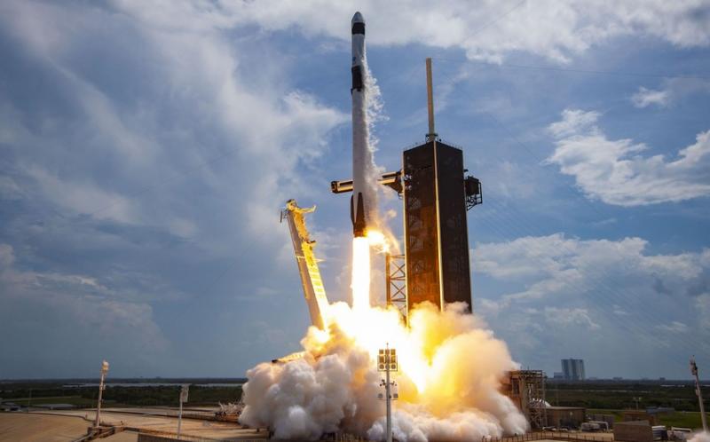 “SpaceX” “Baykar” şirkətinin ilk peykini kosmosa buraxıb