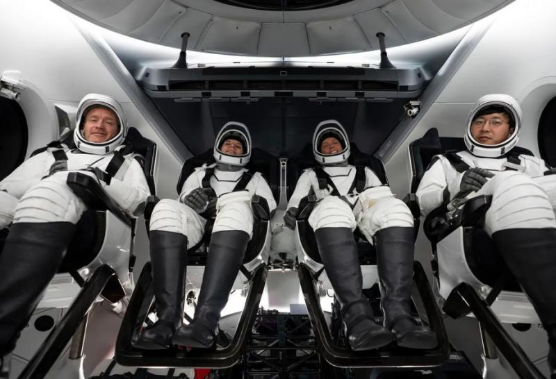 “SpaceX”in ilk insanlı kosmik uçuşu həyata keçirilir