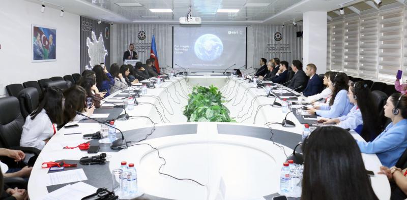 “GIS-Tech Marathon 2025”in qalibləri mükafatlandırılıb