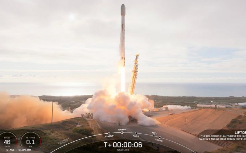“Starlink”in daha 26 internet peyki orbitə çıxarılıb