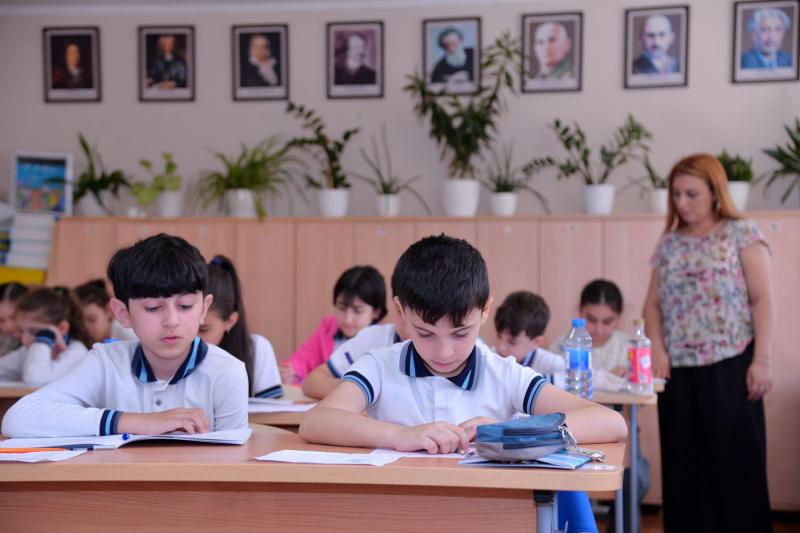 Şagirdlərin elektron yerdəyişməsi davam edir
