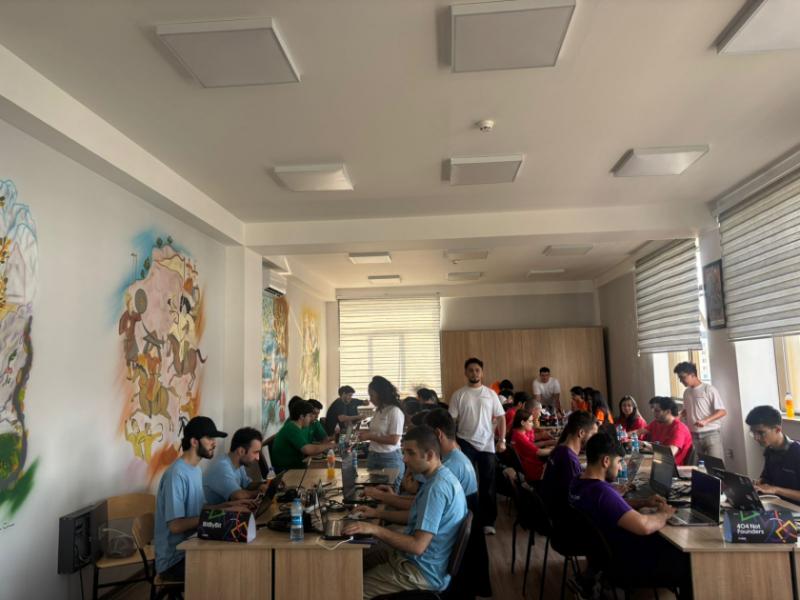 Bakı Dövlət Universitetində “Code8 Hackathon” keçirilib
