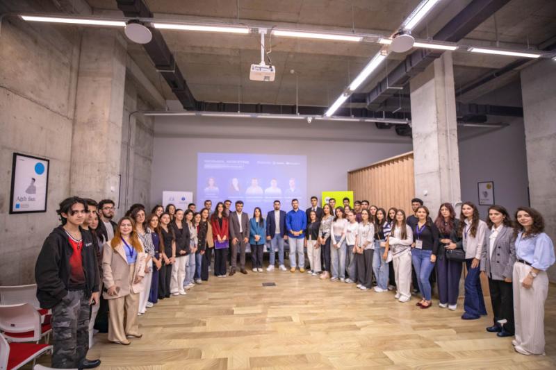 “Rəqəmsal Marketinq: Gənclər üçün karyera imkanları” adlı müzakirə keçirilib