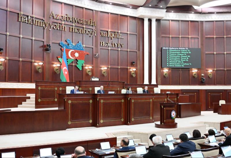 “Dövlət xidmətləri haqqında” qanun layihəsi birinci oxunuşda təsdiqlənib