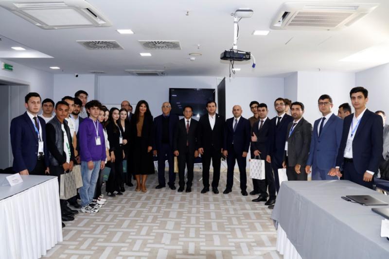 “UniStartup” müsabiqəsinin qalibləri mükafatlandırılıb