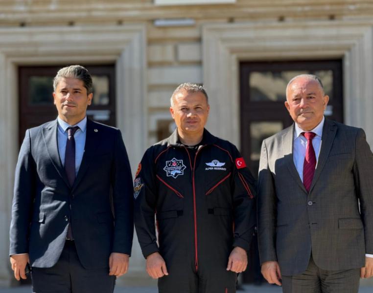 Türkiyənin ilk kosmonavtı Alper Gezeravcı AzTU-nun qonağı olub